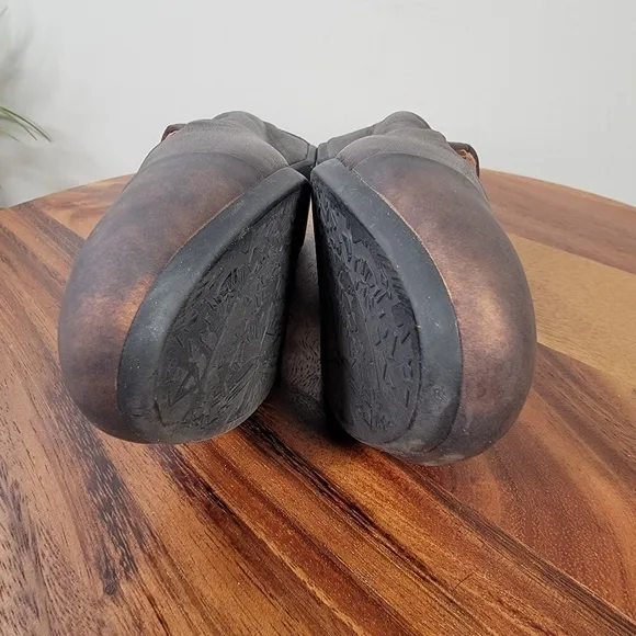 Dansko Lisanne Brown Leather Flats Burnished Bronze Toe Cap  Size 37