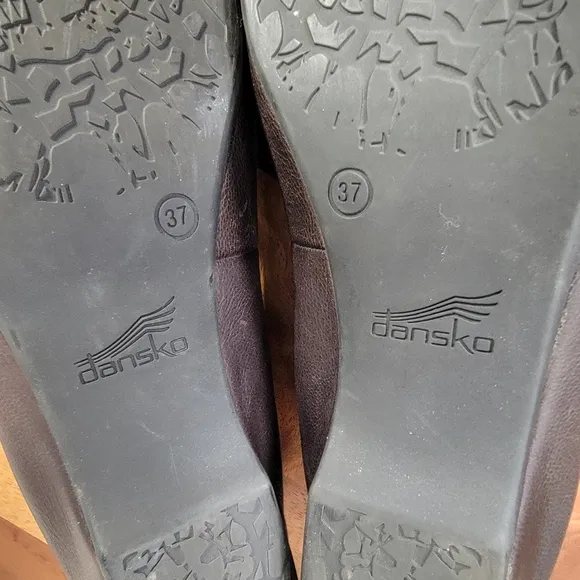 Dansko Lisanne Brown Leather Flats Burnished Bronze Toe Cap  Size 37