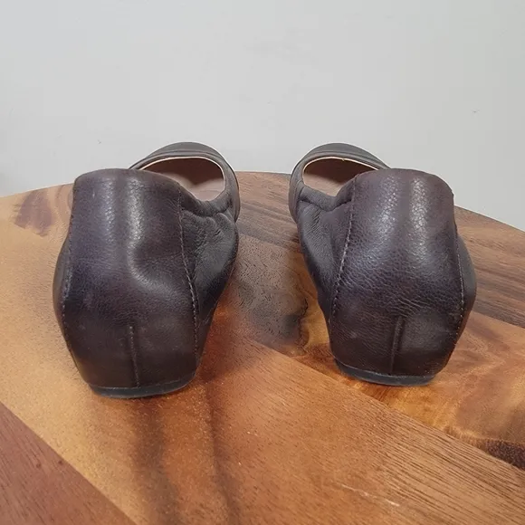 Dansko Lisanne Brown Leather Flats Burnished Bronze Toe Cap  Size 37