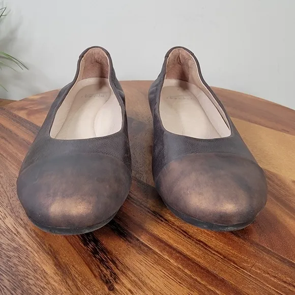 Dansko Lisanne Brown Leather Flats Burnished Bronze Toe Cap  Size 37