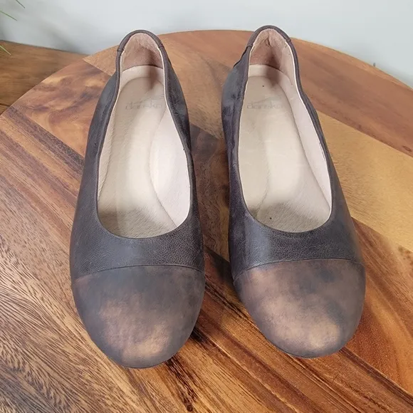 Dansko Lisanne Brown Leather Flats Burnished Bronze Toe Cap  Size 37