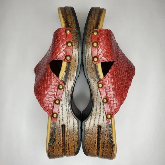 Dansko Mika Sandals Red Woven Leather Slip On Size 39 (8.5)