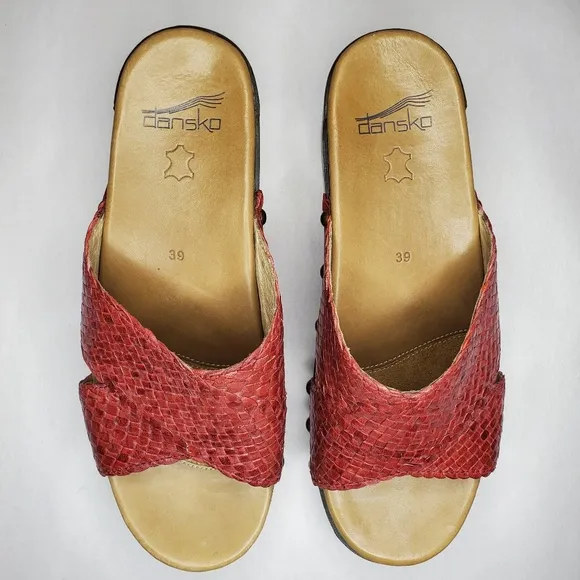 Dansko Mika Sandals Red Woven Leather Slip On Size 39 (8.5)