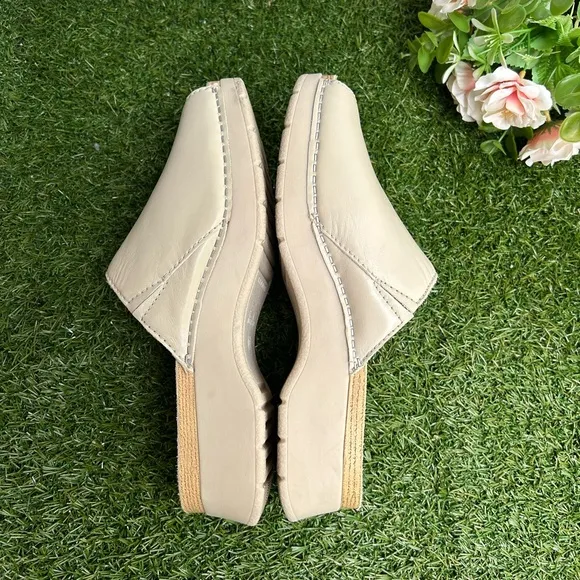 DanskoRavyn Sandals Women Sz38 US 7.5-8$140 Color: Ivory Nappa Slip-On Clogs