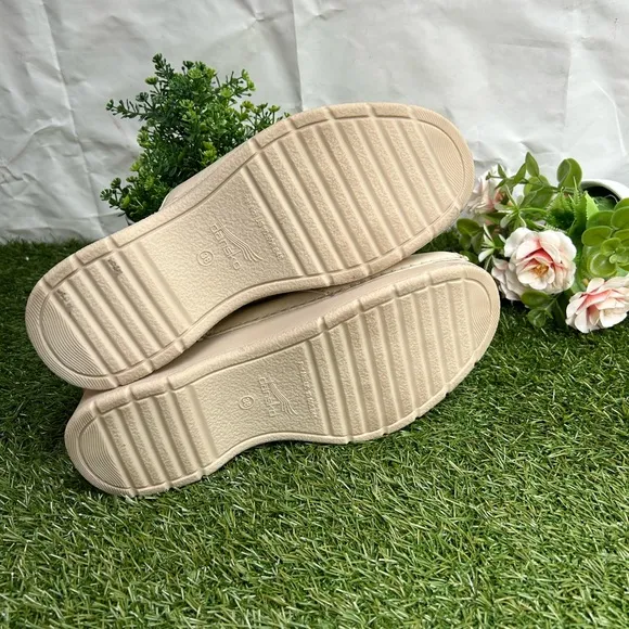 DanskoRavyn Sandals Women Sz38 US 7.5-8$140 Color: Ivory Nappa Slip-On Clogs