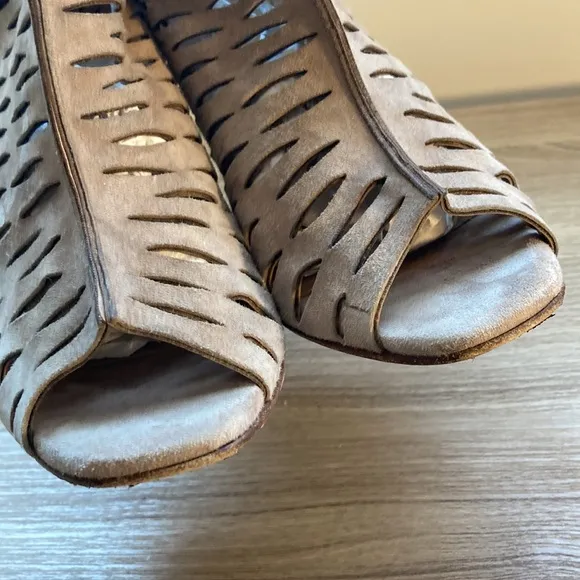 Diane Von Furstenberg Alexandria cutout bootie sandals heel 7 sand