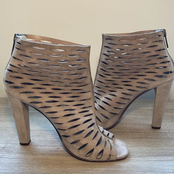 Diane Von Furstenberg Alexandria cutout bootie sandals heel 7 sand