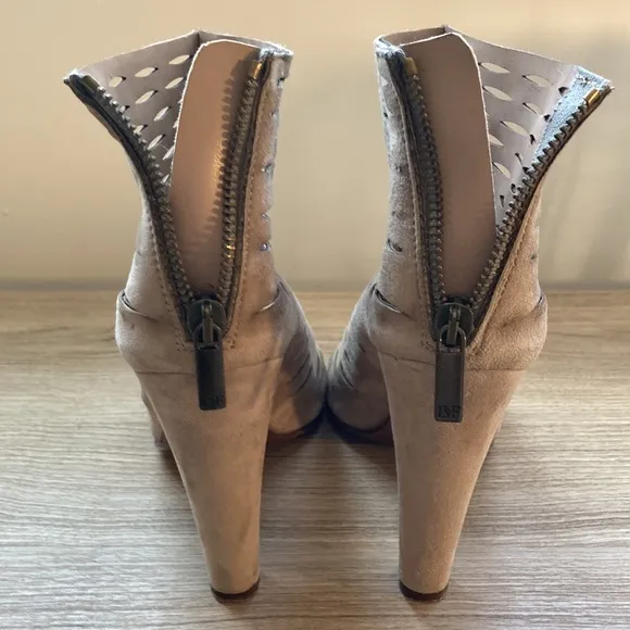 Diane Von Furstenberg Alexandria cutout bootie sandals heel 7 sand