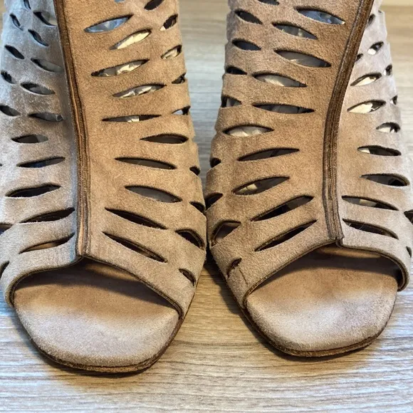 Diane Von Furstenberg Alexandria cutout bootie sandals heel 7 sand