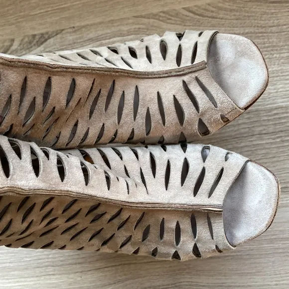 Diane Von Furstenberg Alexandria cutout bootie sandals heel 7 sand