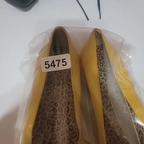 DIEGO DI LUCCA Ladonna Ruffled Flats Pointed Toe Yellow Patent Leather Size 5B