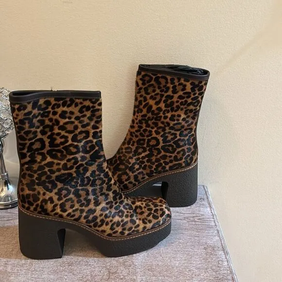 DKNY Daze Slip On Chelsea Boots- Toffee- Size 11- NIB