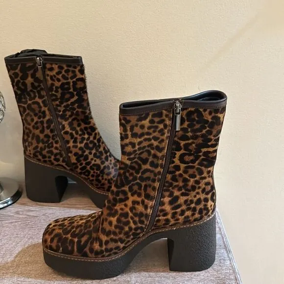 DKNY Daze Slip On Chelsea Boots- Toffee- Size 11- NIB