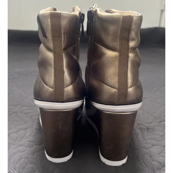 DKNY Noho Wedge Sneaker Gold &amp; Black SZ 8M NWOB Streetwear Athleisure Chic