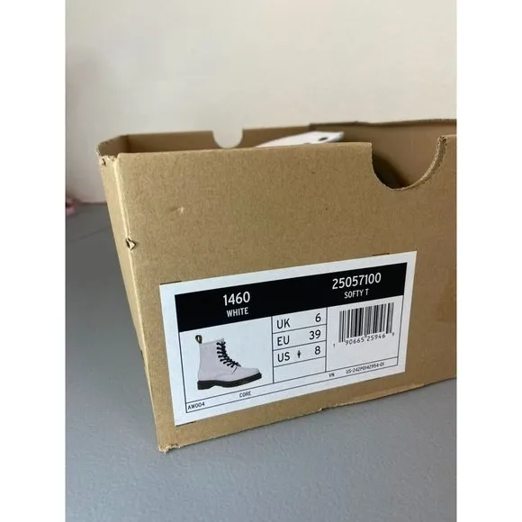 Doc Marten's Dr. Marten's women's US 8 softy T white lace up combat boots‎