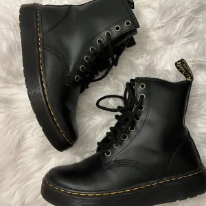 Doc Martens Zavala Combat Boots
