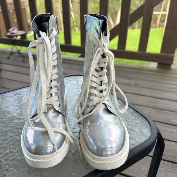 Dolls Kill Club Exx Holographic Boots Rave Festival Iridescent Color Shift Sz 8M