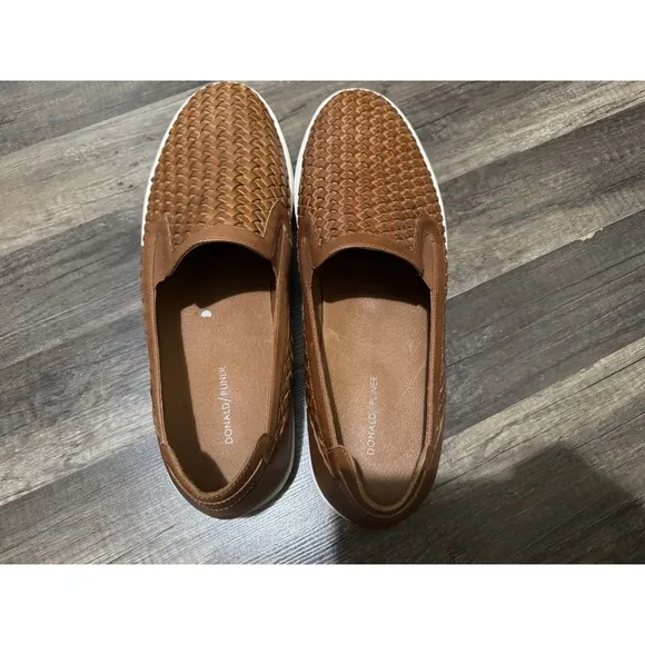 Donald J. Pliner Brown Leather Boating Shoes Mens 15 M Loafers Woven Clarks