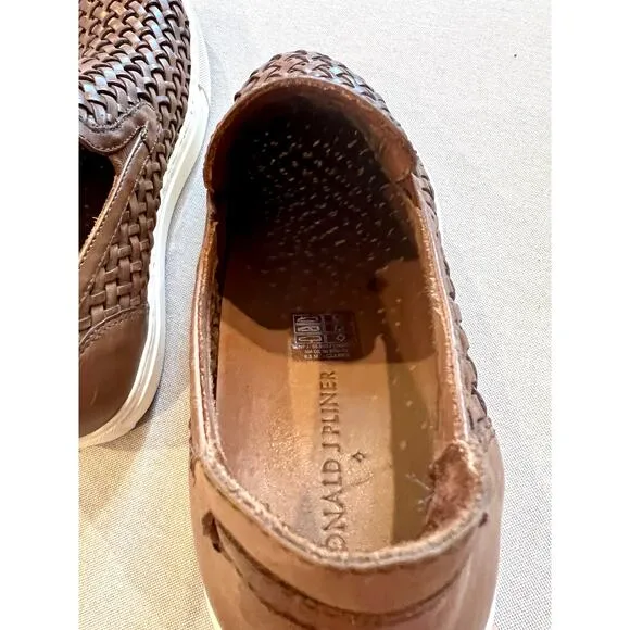 Donald J. Pliner Brown Leather Boating Shoes Mens 8.5 M Loafers Woven Clarks