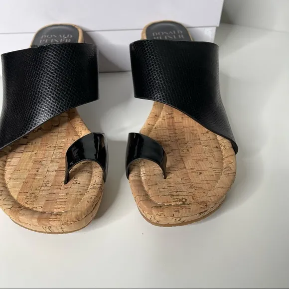 DONALD PLINER GEMMY LEATHER WEDGE SANDAL size 11
