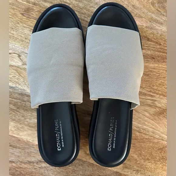 Donald Pliner Platform Sandals Women’s Black Retro Chunky Slides