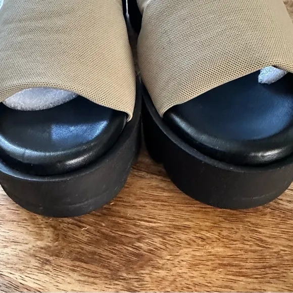 Donald Pliner Platform Sandals Women’s Black Retro Chunky Slides