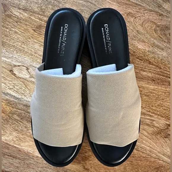 Donald Pliner Platform Sandals Women’s Black Retro Chunky Slides
