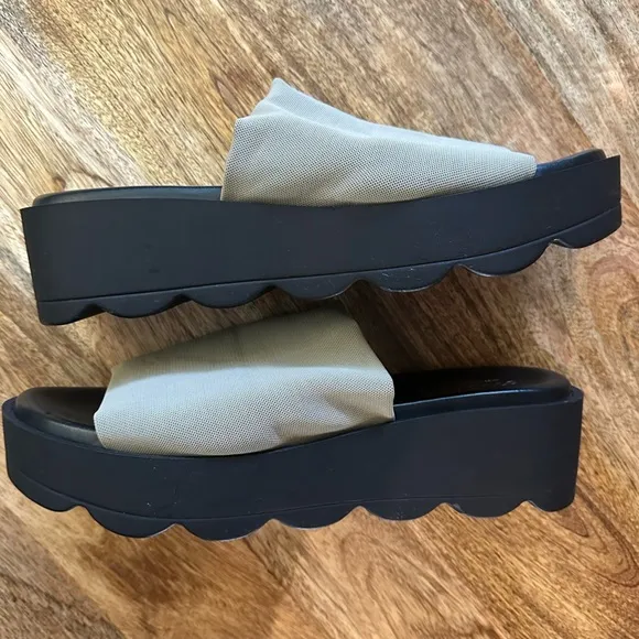 Donald Pliner Platform Sandals Women’s Black Retro Chunky Slides