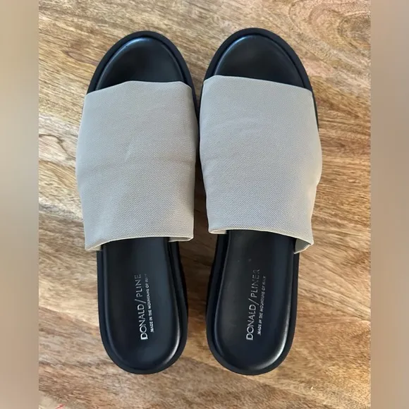 Donald Pliner Platform Sandals Women’s Black Retro Chunky Slides
