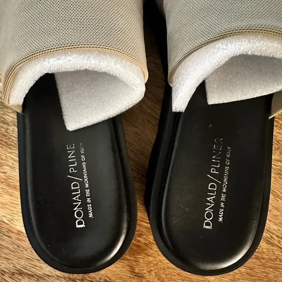 Donald Pliner Platform Sandals Women’s Black Retro Chunky Slides