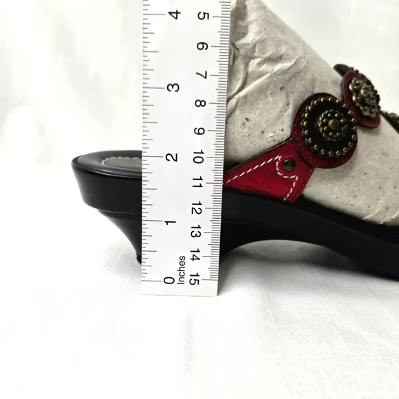 Donald Pliner sandals.  Brown/red size 6.5