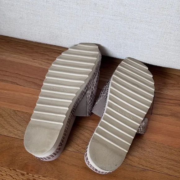 Donald Pliner Women's Lylaa CroccoSlip On Sandals Platinum Size 7