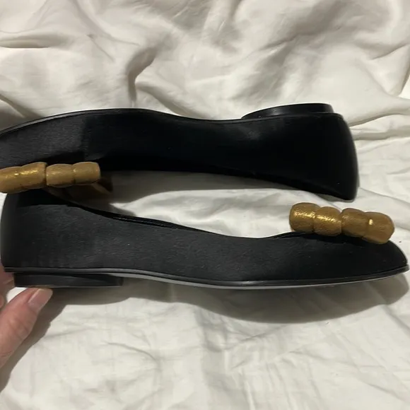 Donna Karen Collection 8.5 black satin flats w/gold exaggerated toes bows NWT
