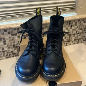 Dr. Martens 1460 Black Pascal Virginia Leather Combat Ankle Boots Women's 7