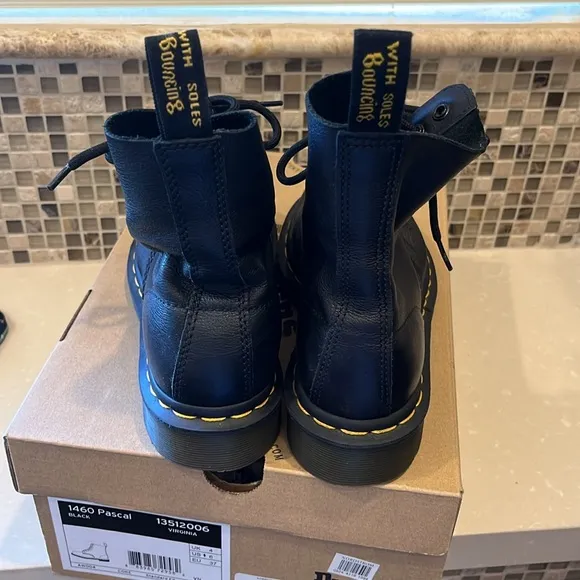 Dr. Martens 1460 Black Pascal Virginia Leather Combat Ankle Boots Women's 7