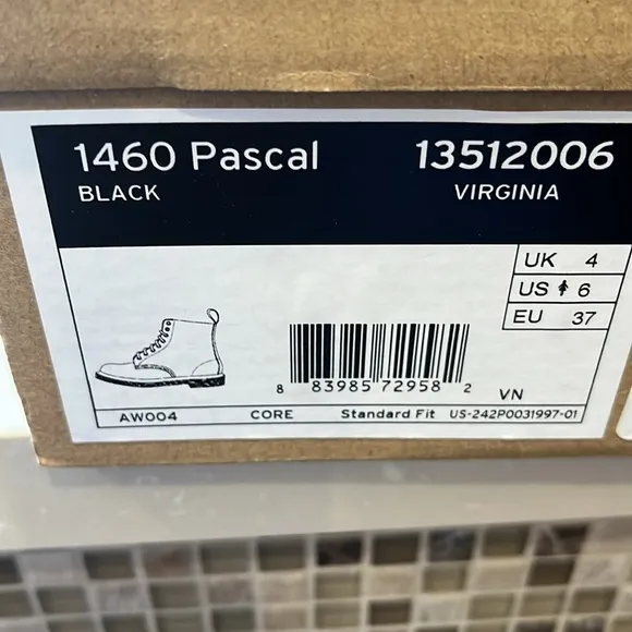 Dr. Martens 1460 Black Pascal Virginia Leather Combat Ankle Boots Women's 7