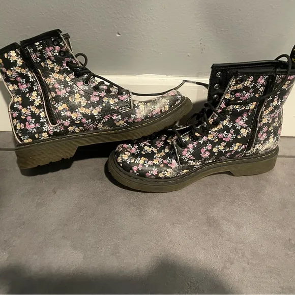Dr. Martens 1460 Flower Combat Boots EUC