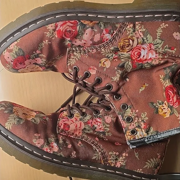 Dr. Martens 1460 Rare lace up Victorian Floral Combat boots Pre Owned