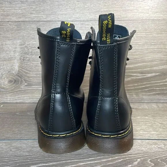 Dr Martens 1460 Women’s Sz 9 Smooth Black Leather 8-Eye Lace Up Combat Boots