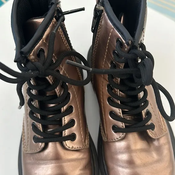 Dr. Martens 1460J Kid Youth Combat Boots Rose gold size US1 youth Zipper closure