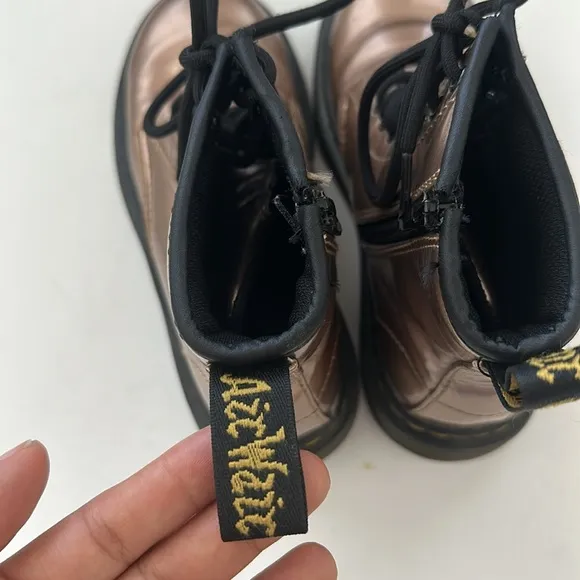 Dr. Martens 1460J Kid Youth Combat Boots Rose gold size US1 youth Zipper closure