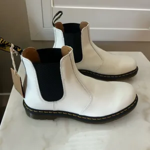 Dr. Martens 2976 Chelsea Boots Men’s Size 12 White New NWT