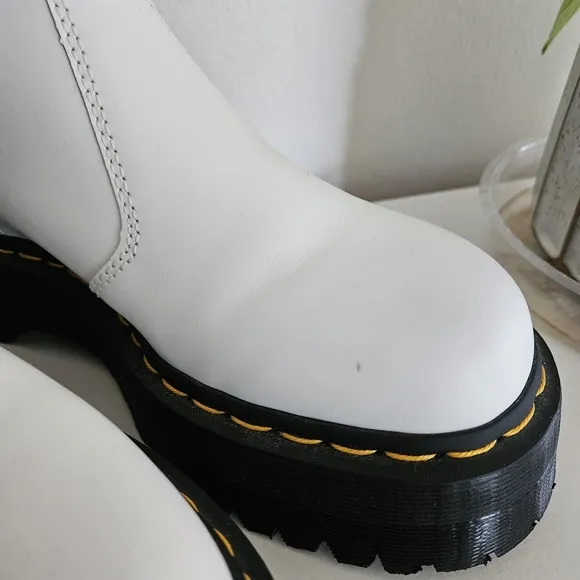 Dr. Martens | 2976 Chelsea Boots