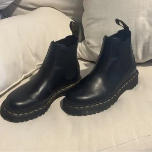 Dr. Martens 2976 SMOOTH LEATHER PLATFORM CHELSEA BOOTS sz 8 unisex