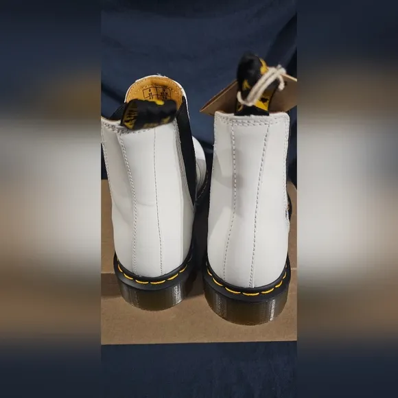 Dr Martens 2976 Yellow Stitch White Leather Chelsea Boots Men Size 9 New No Box