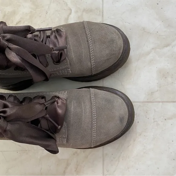 Dr. Martens Aimilie 9 Eye Toe Cap Grey Suede Moto Combat Boots size 6 AW004