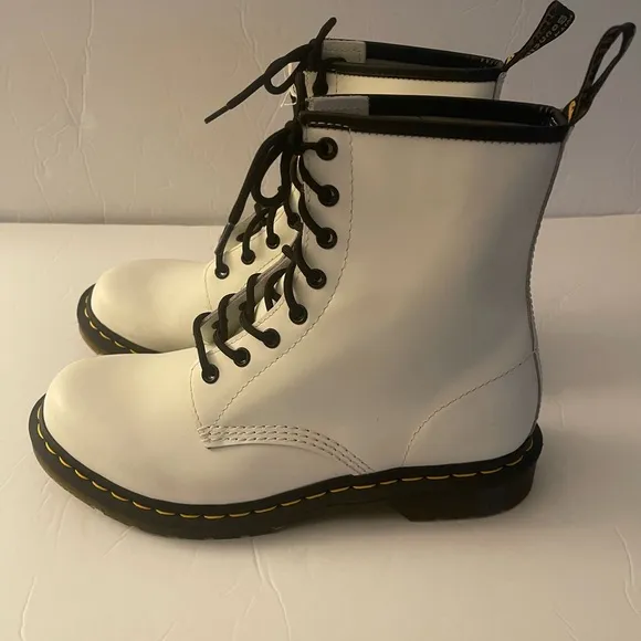 Dr. Martens Air Wair NWT White Combat Boots size 10‎