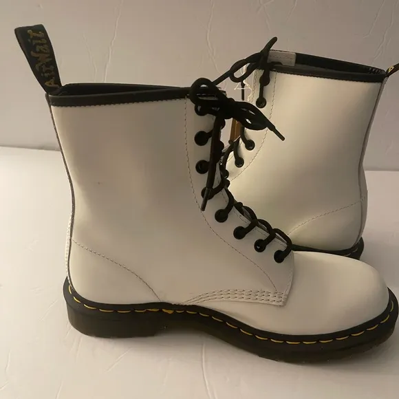 Dr. Martens Air Wair NWT White Combat Boots size 10‎