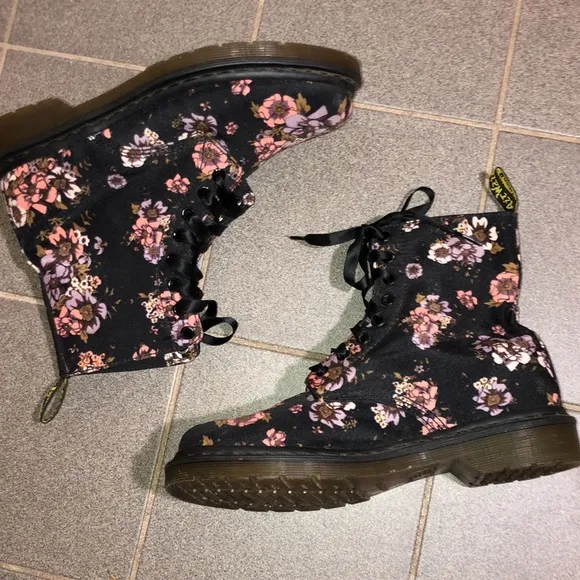 Dr. Martens Beckett Black Floral Combat Boots