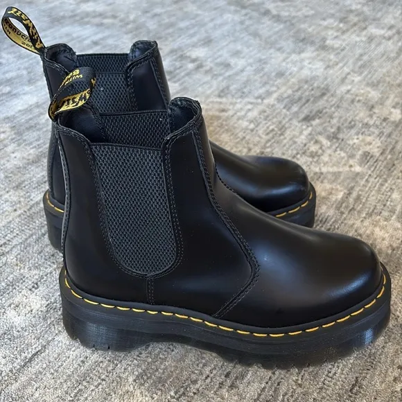Dr. Martens Black Chelsea Boots - women’s size 7 - great condition